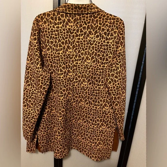 Peter Nygard, Leopard Nygard Faux Suede - Picture 2 of 5